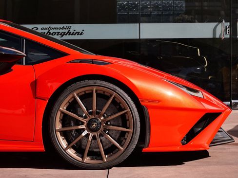Used 2022 Lamborghini Huracan STO image 9