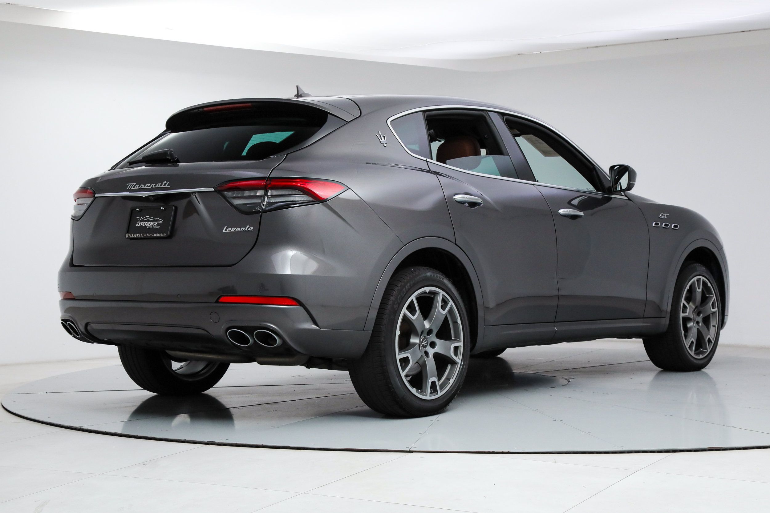 Certified 2023 Maserati Levante GT AWD/4WD image 5