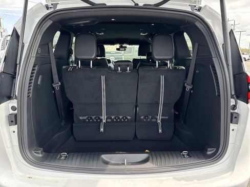 New 2026 Chrysler Pacifica Select image 7