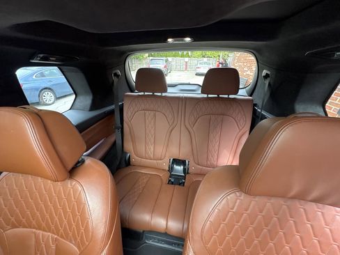 Used 2022 BMW X7 xDrive40i w/ M Sport Package AWD/4WD image 30