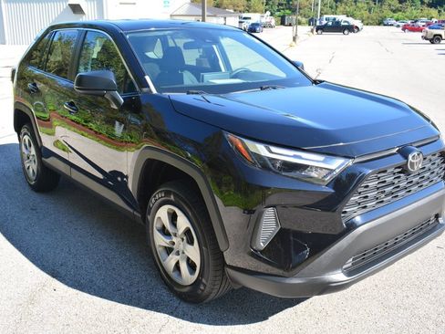 Used 2023 Toyota RAV4 LE AWD/4WD image 4