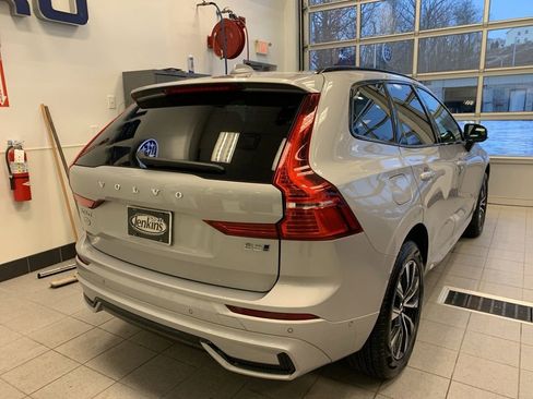 Used 2025 Volvo XC60 B5 Plus image 17