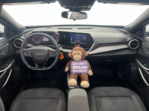Used 2025 Chevrolet Trax RS w/ Sunroof Package FWD image 19