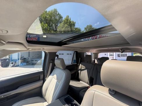 Used 2019 Ford Expedition XLT w/ Equipment Group 202A AWD/4WD image 21