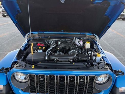 New 2025 Jeep Gladiator Sport image 18