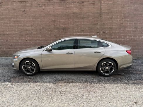 Used 2023 Chevrolet Malibu LT FWD image 2