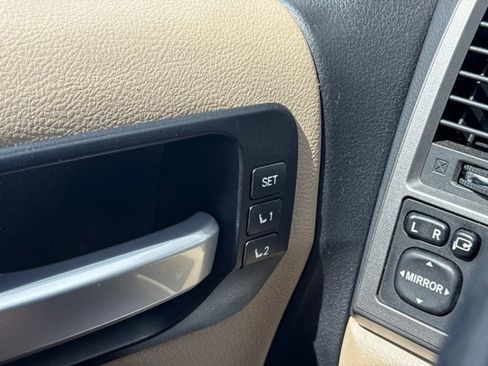Used 2016 Toyota Sequoia Platinum RWD image 18