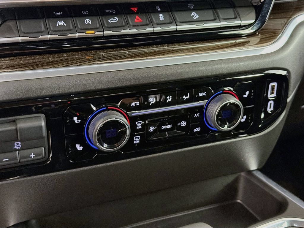 Used 2025 Chevrolet Silverado 1500 LT Trail Boss w/ Convenience Package II AWD/4WD image 16