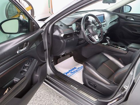 Used 2020 Nissan Altima 2.5 SR FWD image 3