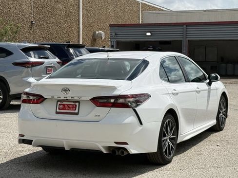 Used 2024 Toyota Camry SE FWD image 4