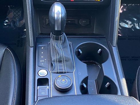 Used 2021 Volkswagen Atlas SE w/ Towing Package image 9