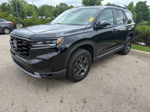 Used 2020 Honda Pilot Touring image 1