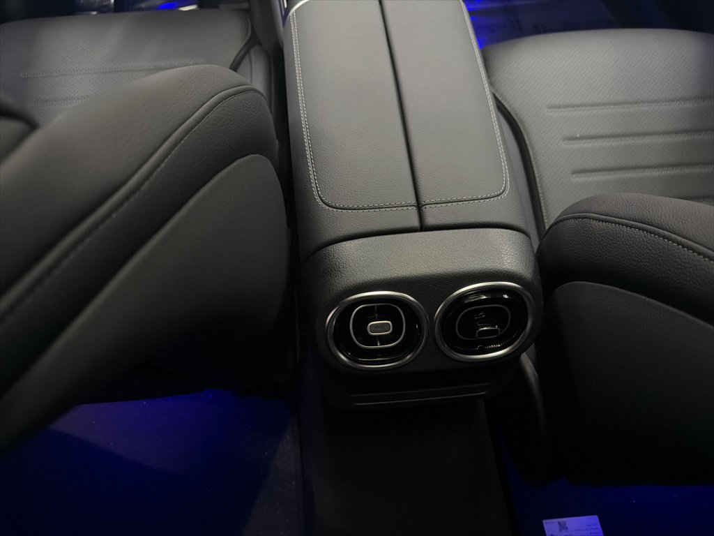 Used 2026 Mercedes-Benz GLC 300 4MATIC image 23