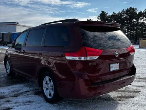 Used 2012 Toyota Sienna LE image 5