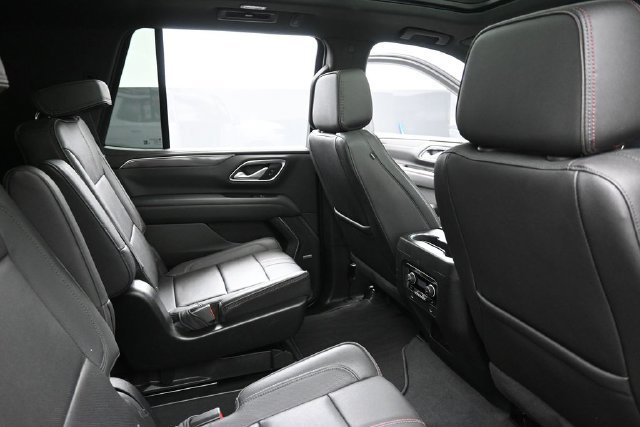 Used 2022 Chevrolet Tahoe RST w/ Luxury Package AWD/4WD image 32