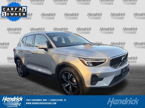Certified 2025 Volvo XC40 B5 Core image 1