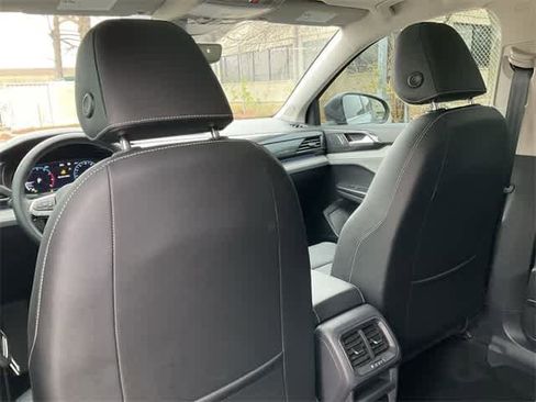 Used 2022 Volkswagen Taos SEL image 16