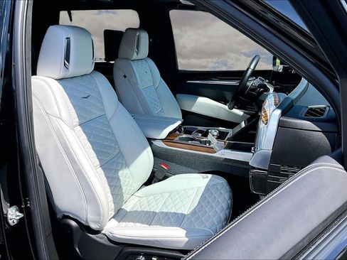 Used 2026 Cadillac Escalade Platinum Sport w/ LPO, Floor Liner Package AWD/4WD image 30