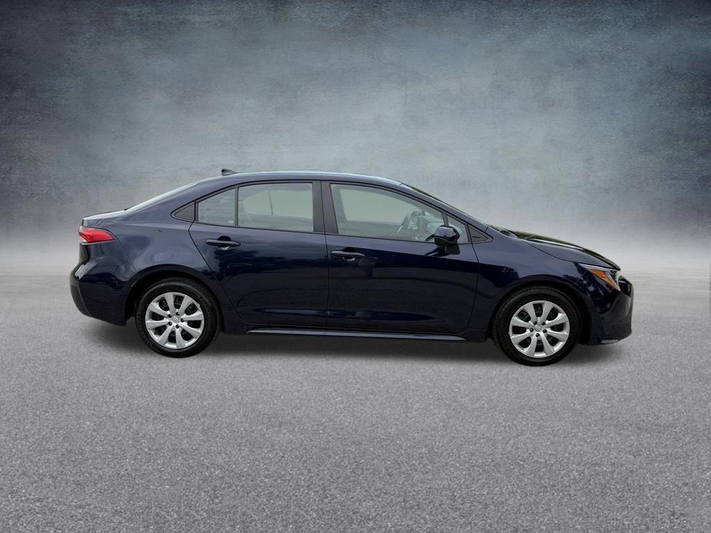 Used 2025 Toyota Corolla LE FWD image 4