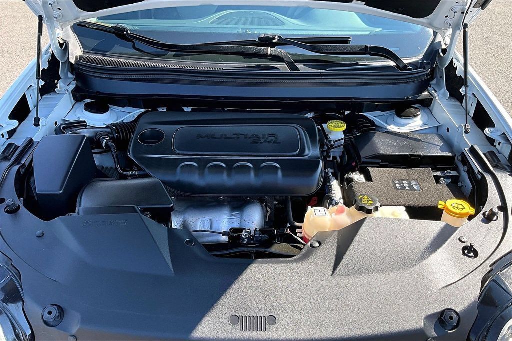 Used 2021 Jeep Cherokee Latitude Plus AWD/4WD image 9