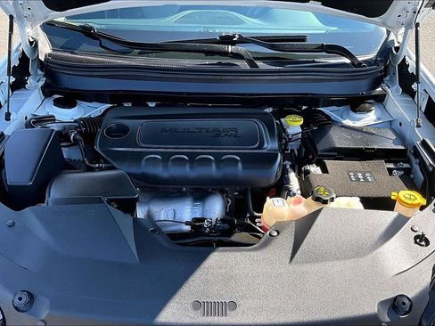 Used 2021 Jeep Cherokee Latitude Plus AWD/4WD image 9