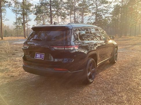 Used 2023 Jeep Grand Cherokee L Laredo image 5