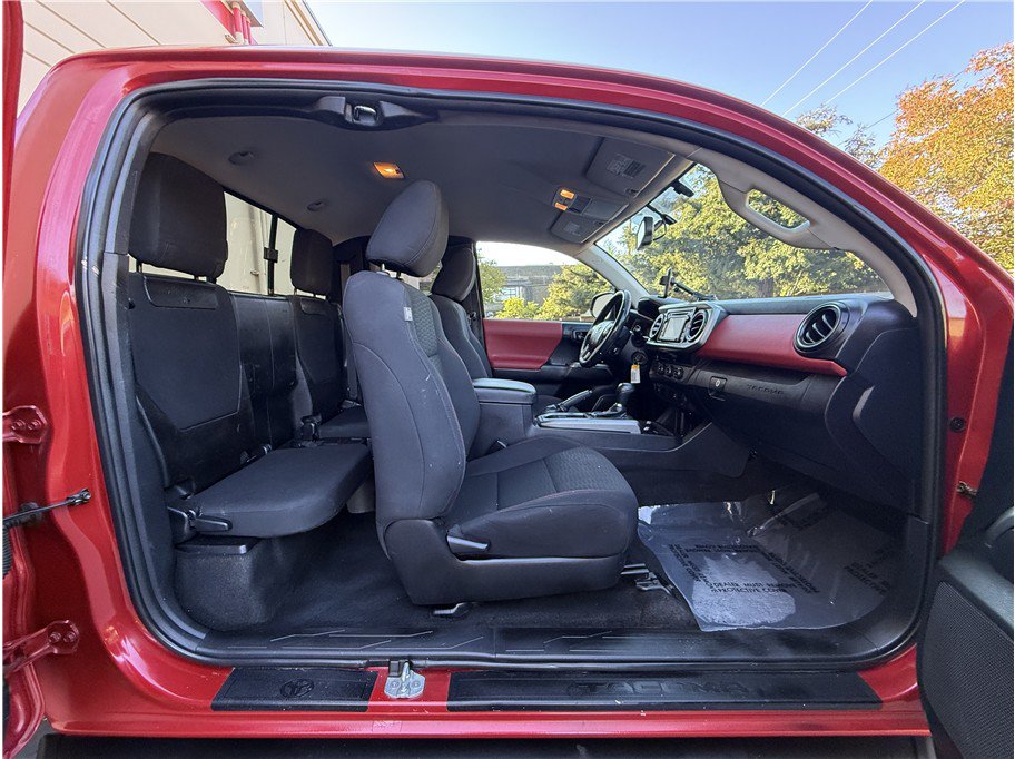 Used 2017 Toyota Tacoma SR5 w/ Tow Package RWD image 25