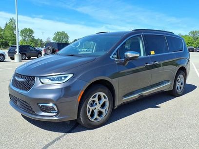 Used 2023 Chrysler Pacifica Limited
