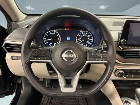 Used 2025 Nissan Altima 2.5 SV image 15