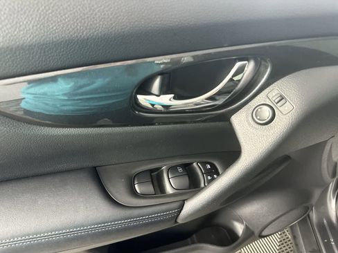 Used 2020 Nissan Rogue SV FWD image 11