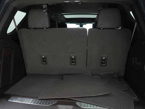 Used 2021 GMC Yukon Denali w/ Denali Premium Package image 9