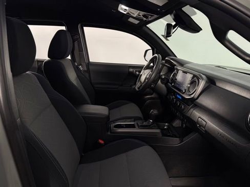 Used 2022 Toyota Tacoma TRD Off-Road w/ Technology Package image 38