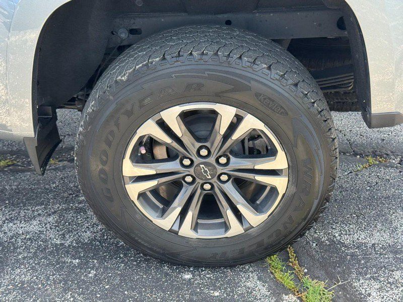Used 2022 Chevrolet Colorado Z71 AWD/4WD image 7