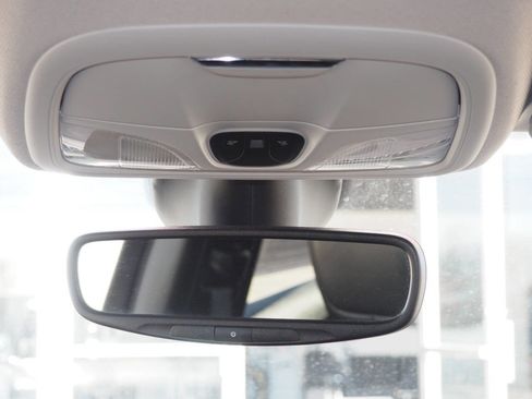 Used 2019 Jeep Cherokee Latitude Plus w/ Comfort/Convenience Group image 16