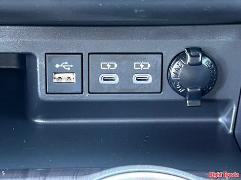 Used 2023 Toyota Highlander Platinum FWD image 26
