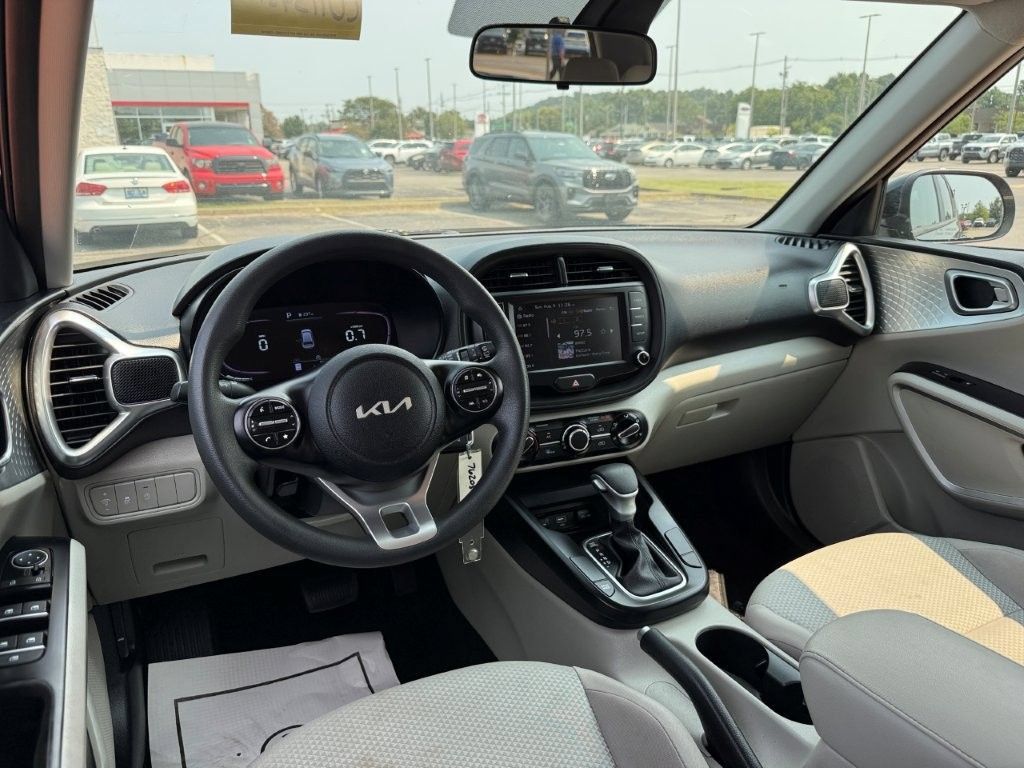 Used 2023 Kia Soul LX FWD image 16