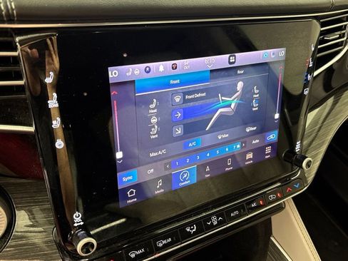 Used 2022 Jeep Wagoneer Series II RWD image 36