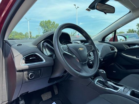 Used 2017 Chevrolet Cruze LT w/ LT True North Edition FWD image 14