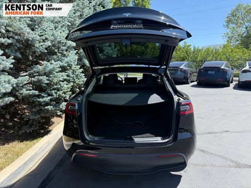 Used 2023 Tesla Model Y Long Range AWD/4WD image 28