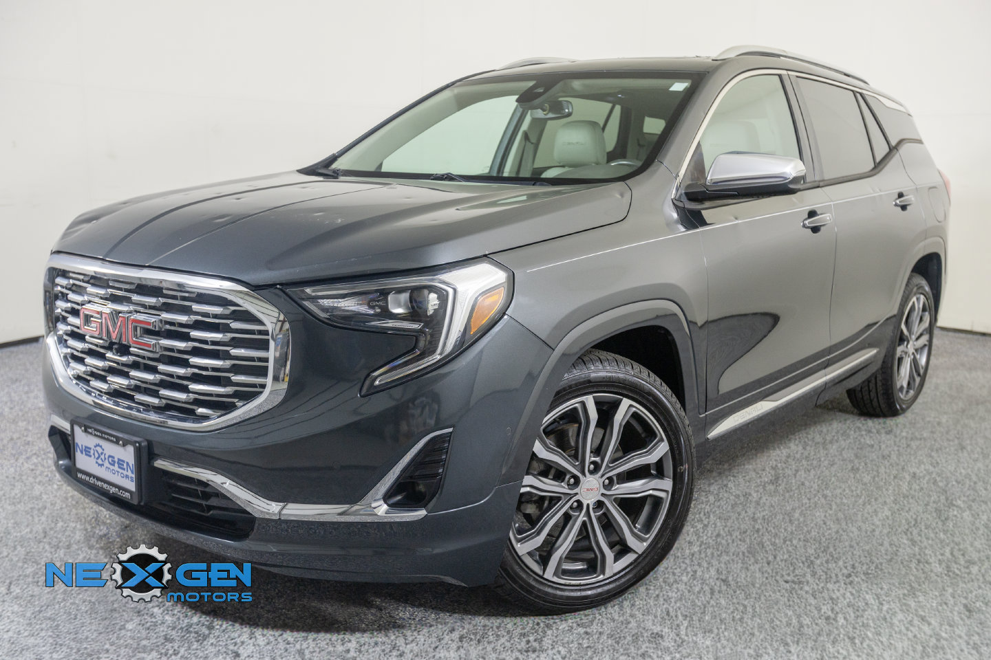 Used 2018 GMC Terrain Denali w/ Advanced Safety Package FWD image 11