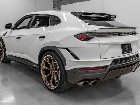 Used 2023 Lamborghini Urus Performante AWD/4WD image 2