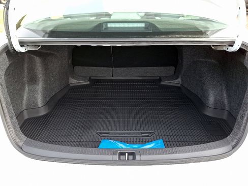 Certified 2025 Toyota Corolla LE image 28