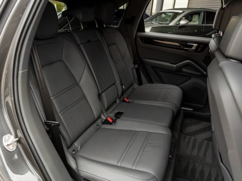Used 2023 Porsche Cayenne image 41