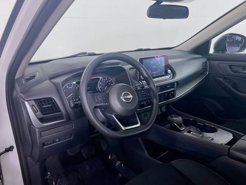 Used 2024 Nissan Rogue S image 10