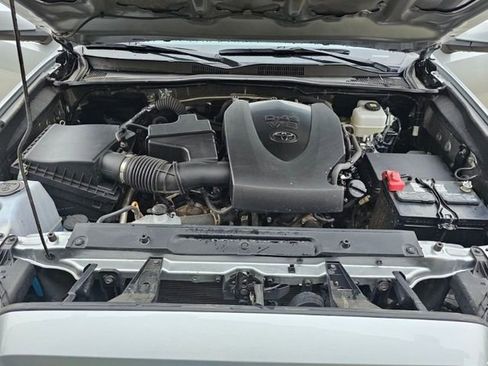 Used 2023 Toyota Tacoma TRD Off-Road image 3