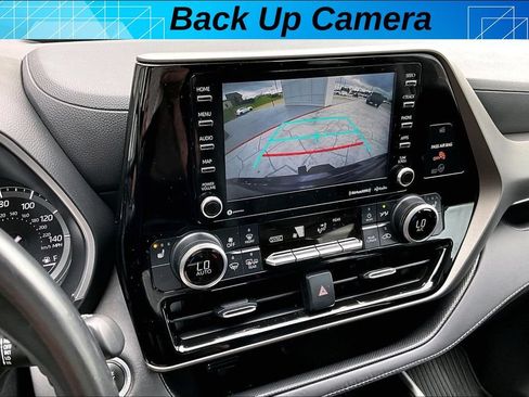 Used 2021 Toyota Highlander XLE FWD image 14