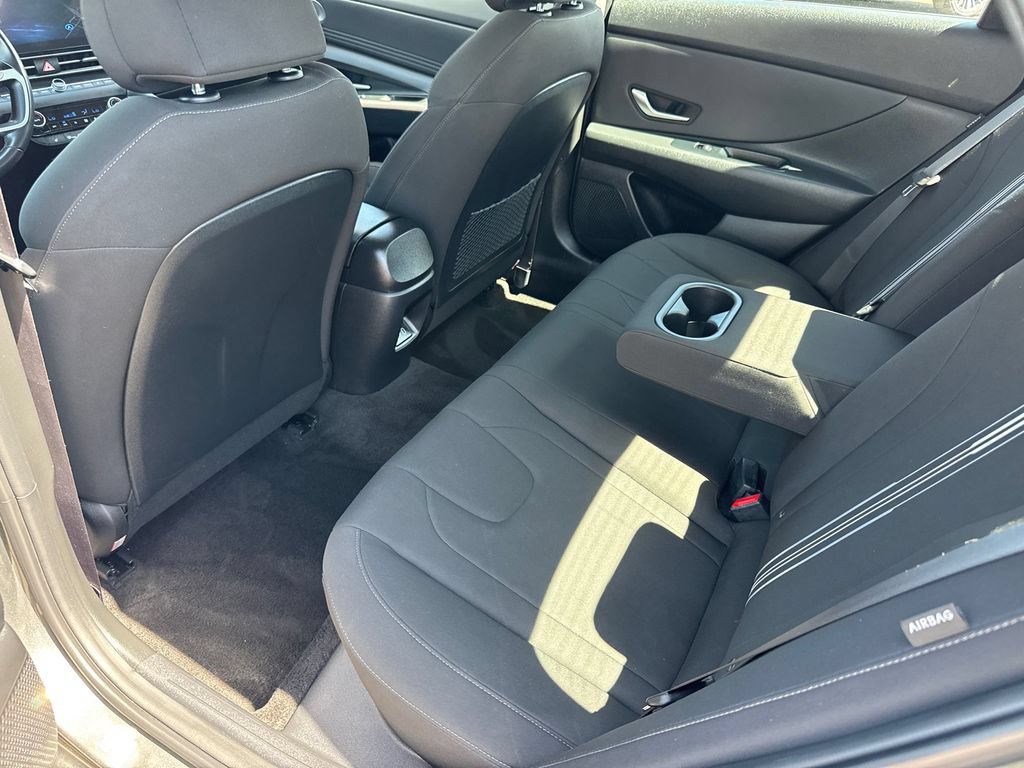 Used 2025 Hyundai Elantra SEL FWD image 16