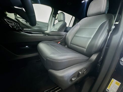 Used 2025 Chevrolet Traverse LT AWD/4WD image 13