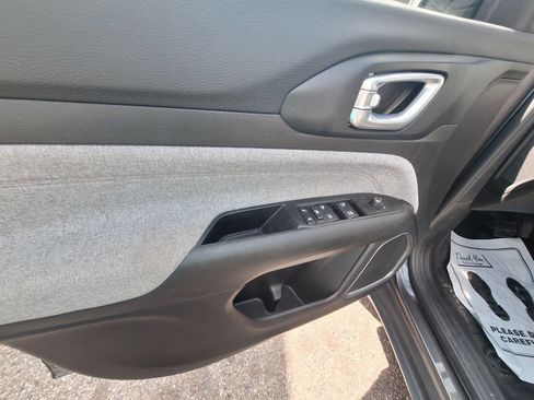 Used 2022 Jeep Compass Latitude image 16