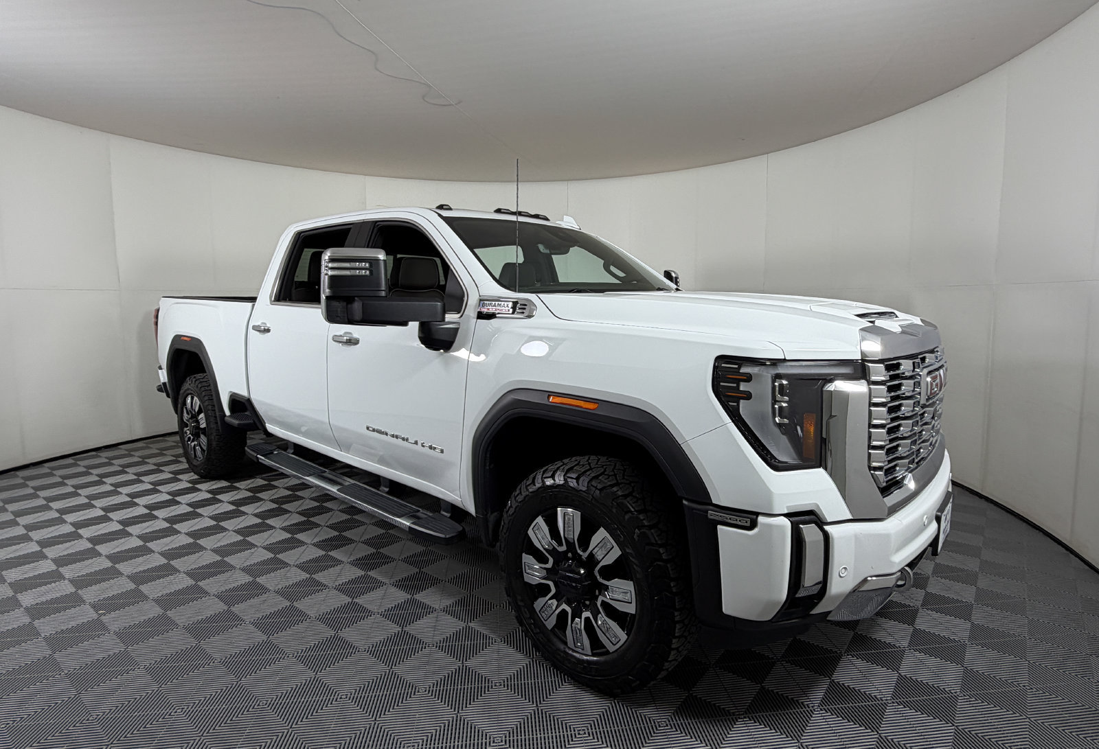 Used 2024 GMC Sierra 2500 Denali w/ Denali Reserve Package AWD/4WD image 1